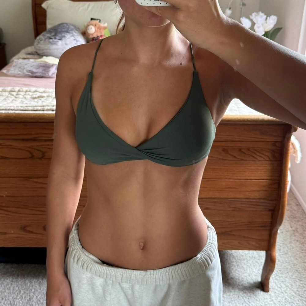 Dfyne vision twist front sports bra willow green small